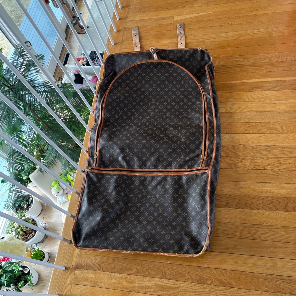 Louis Vuitton Garment Bag - Picture 5 of 14